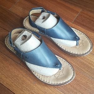 Born sandals